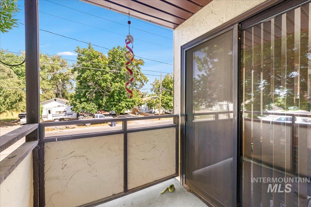 355 Elm St N Property Photo 25