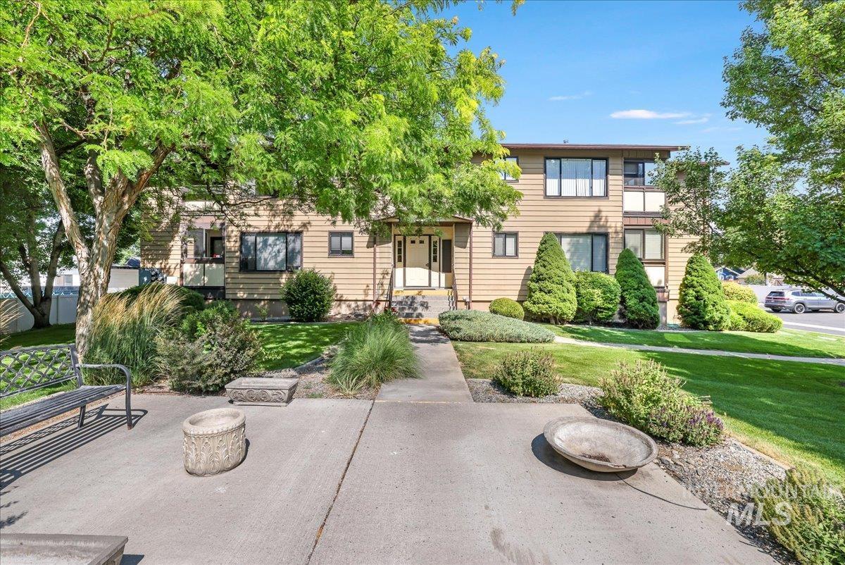 355 Elm St N Property Photo 28