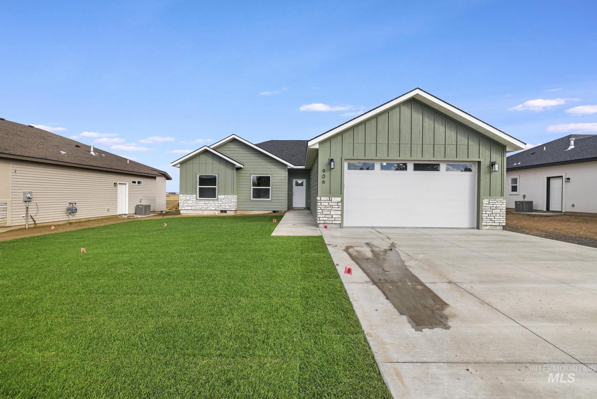 906 23rd Ave E Property Photo 1