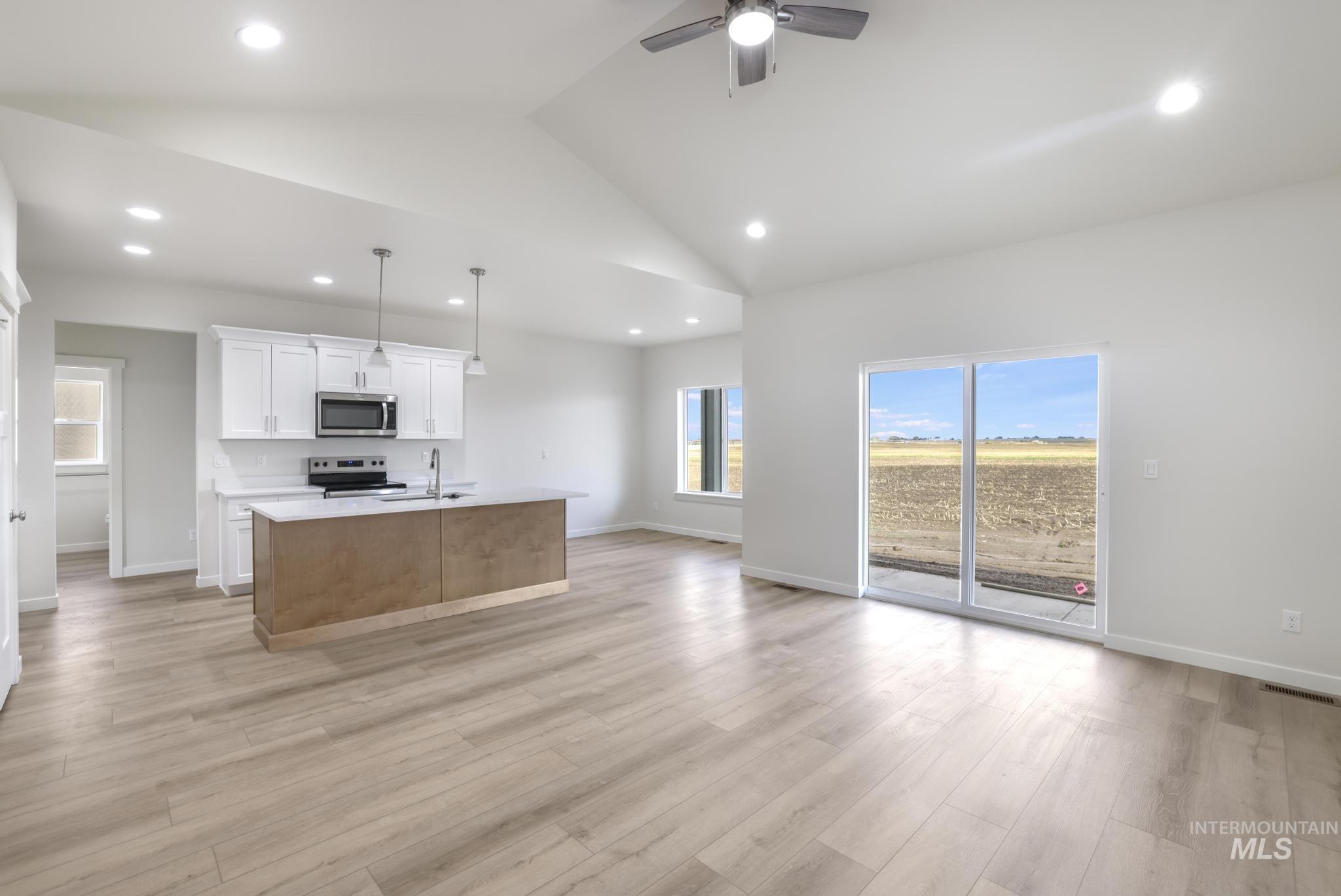 906 23rd Ave E Property Photo 3