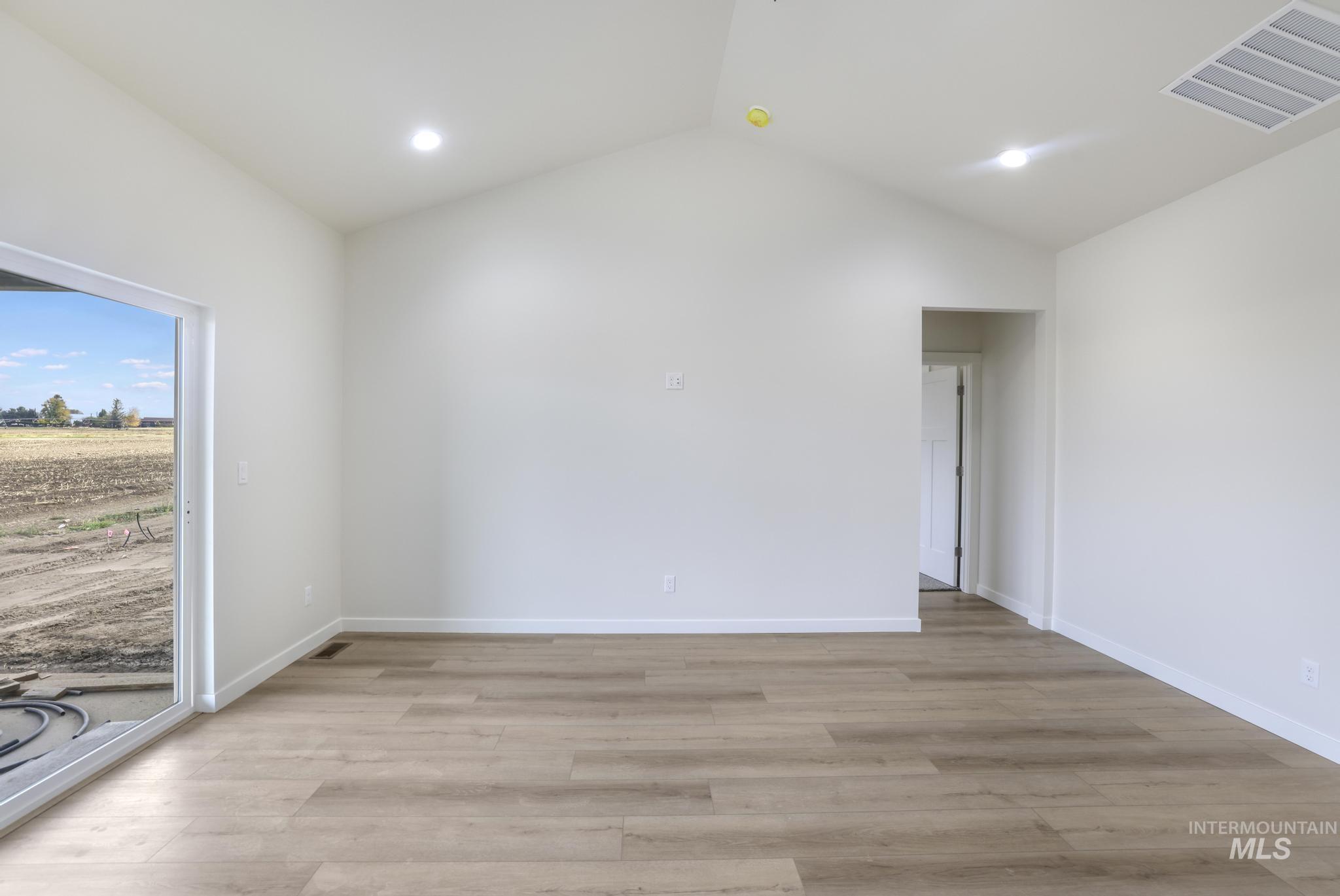 906 23rd Ave E Property Photo 6