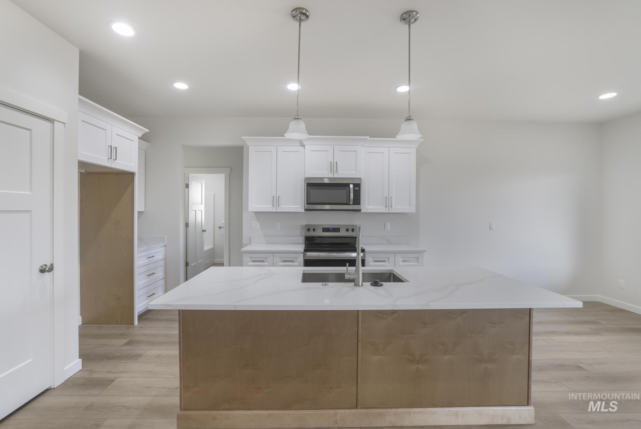 906 23rd Ave E Property Photo 7