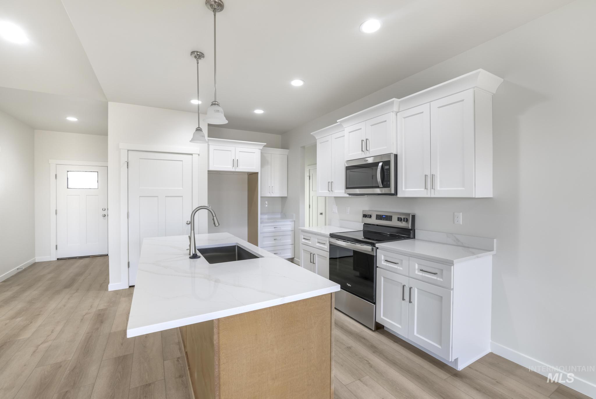 906 23rd Ave E Property Photo 8