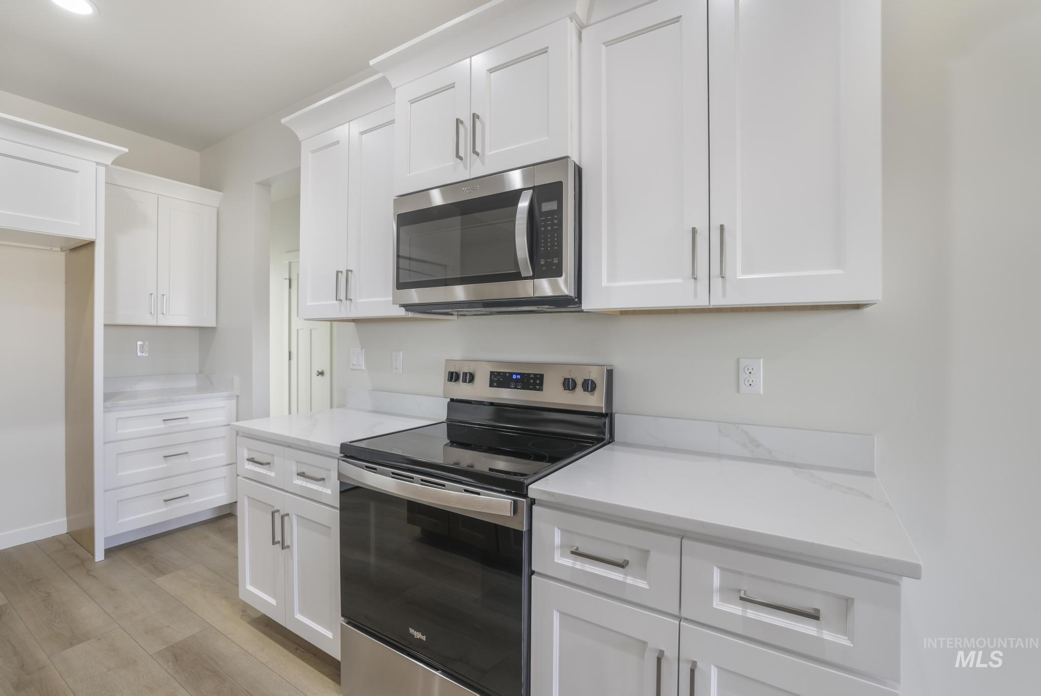 906 23rd Ave E Property Photo 9