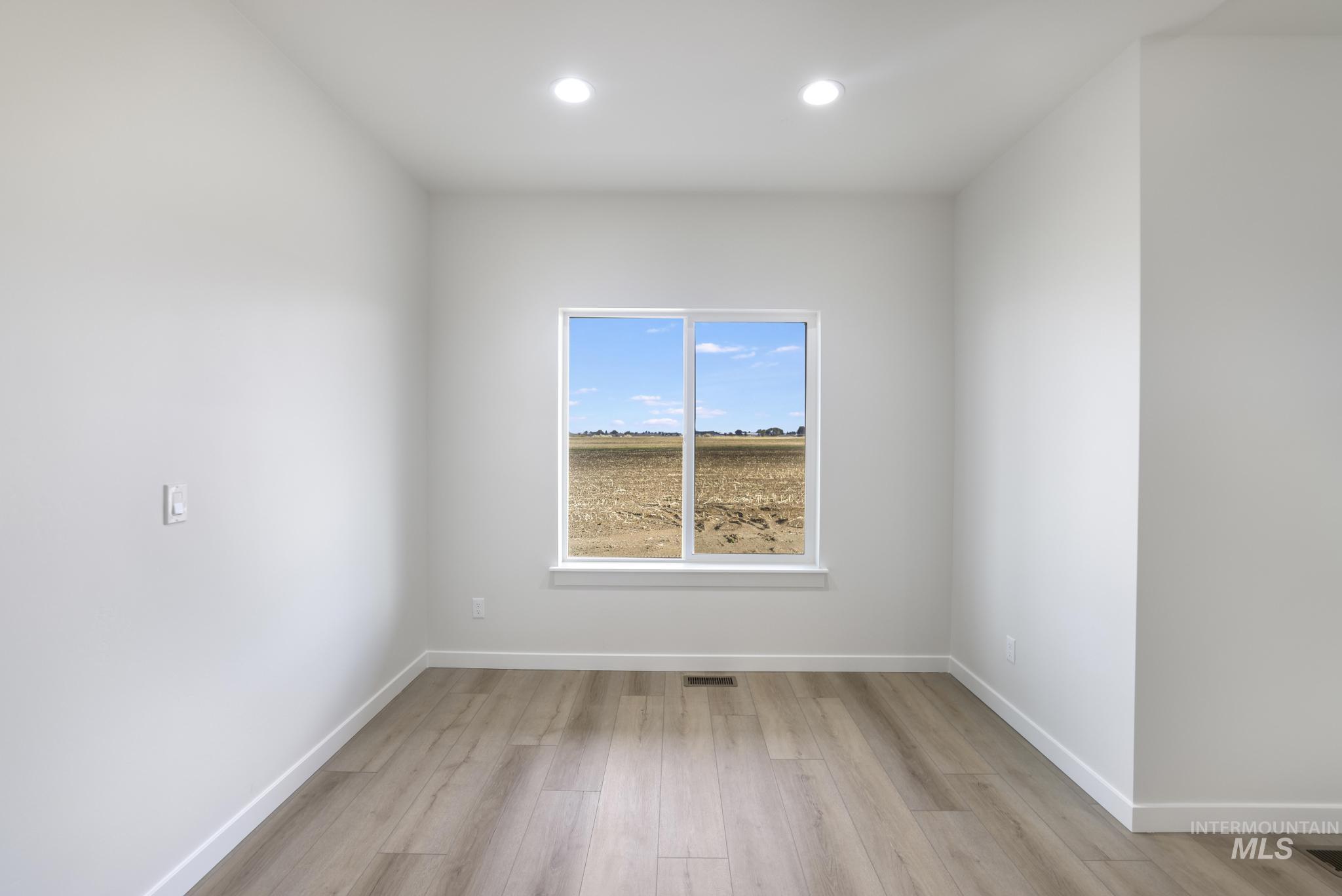 906 23rd Ave E Property Photo 12