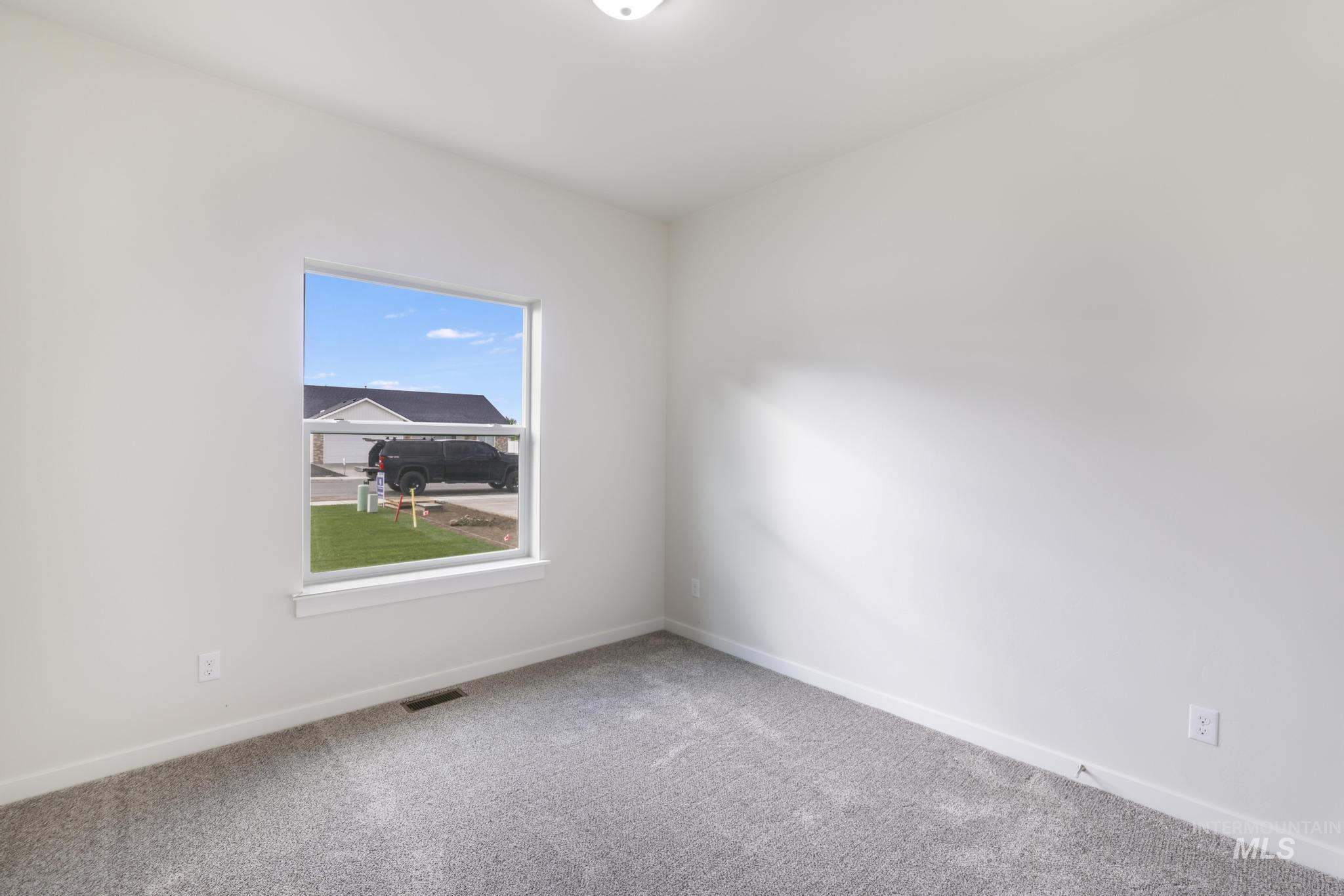 906 23rd Ave E Property Photo 22