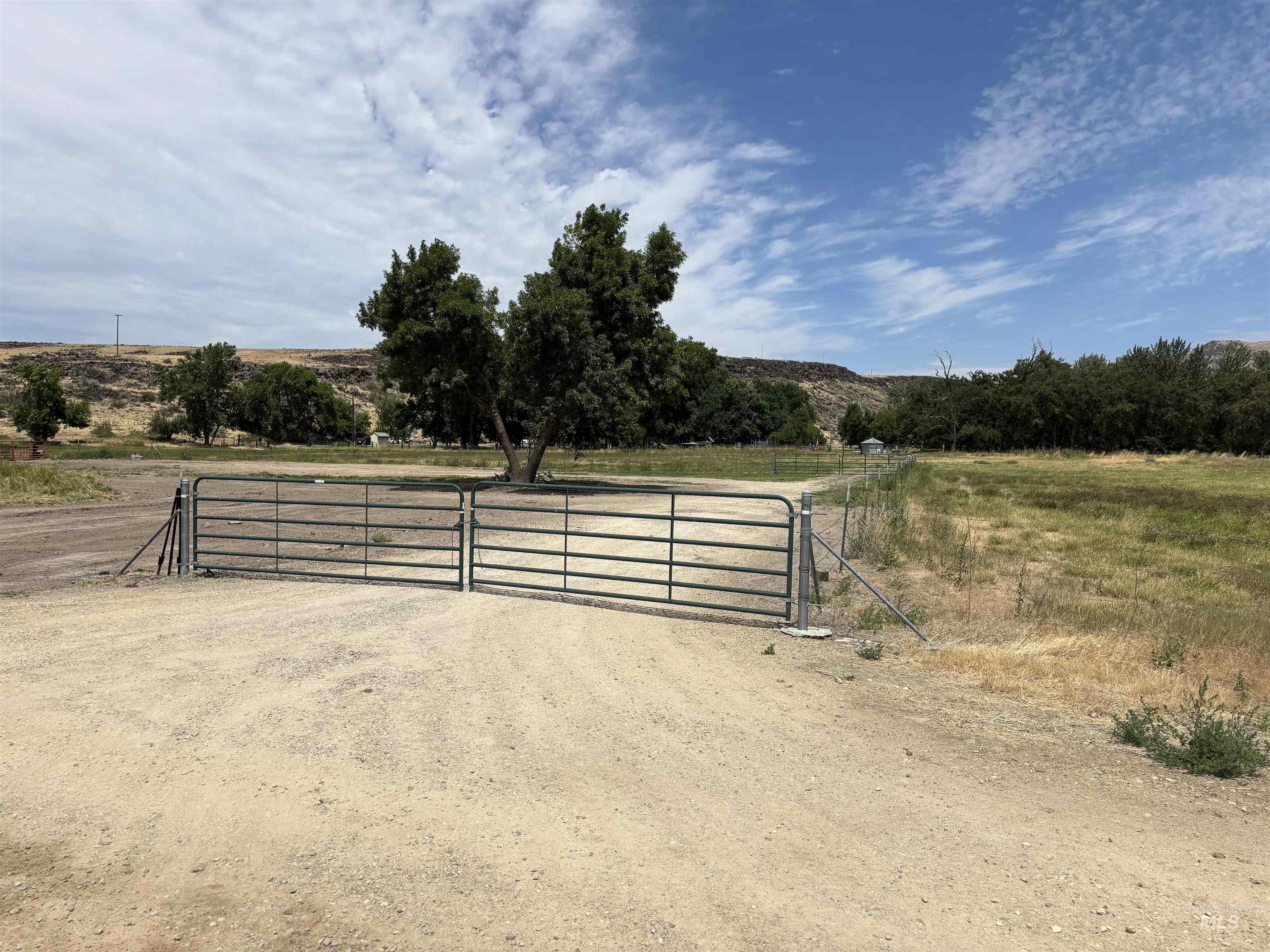 6870 Mayfield Rd Property Photo 1