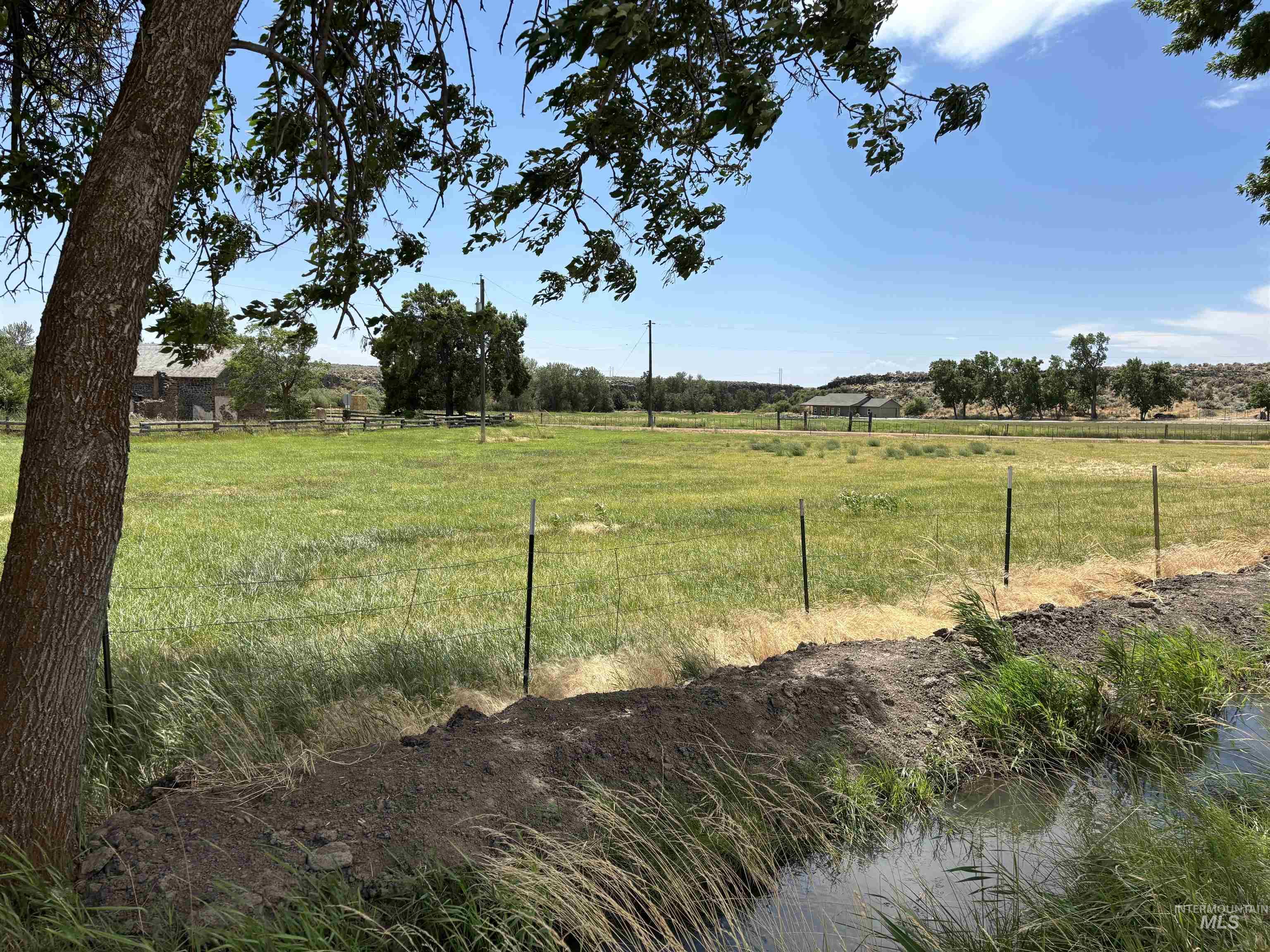 6870 Mayfield Rd Property Photo 9