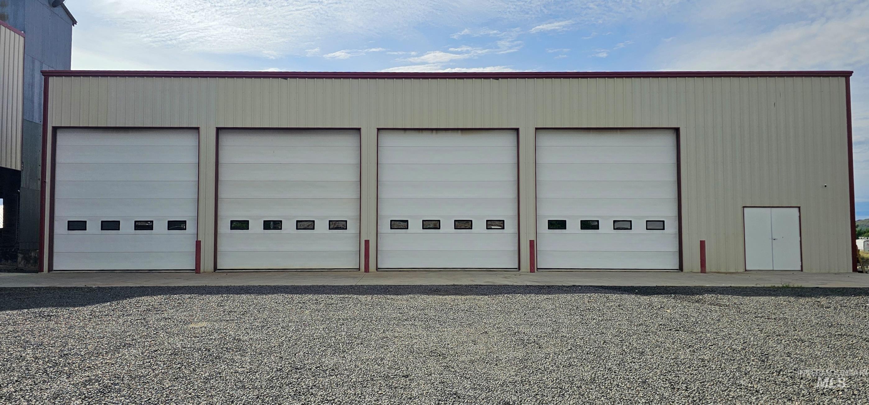 30 S Commercial St Property Photo 1