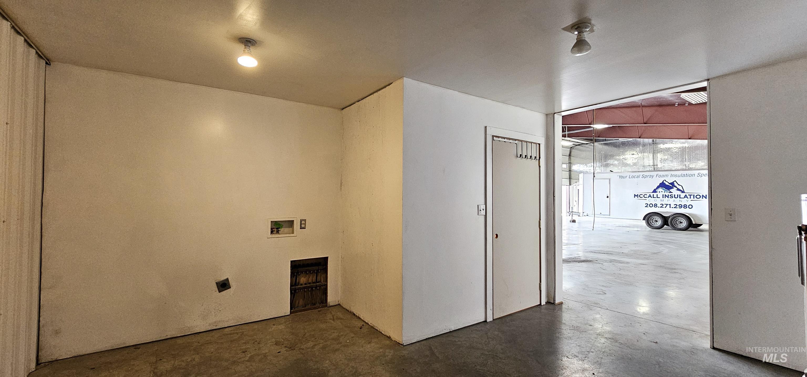 30 S Commercial St Property Photo 6