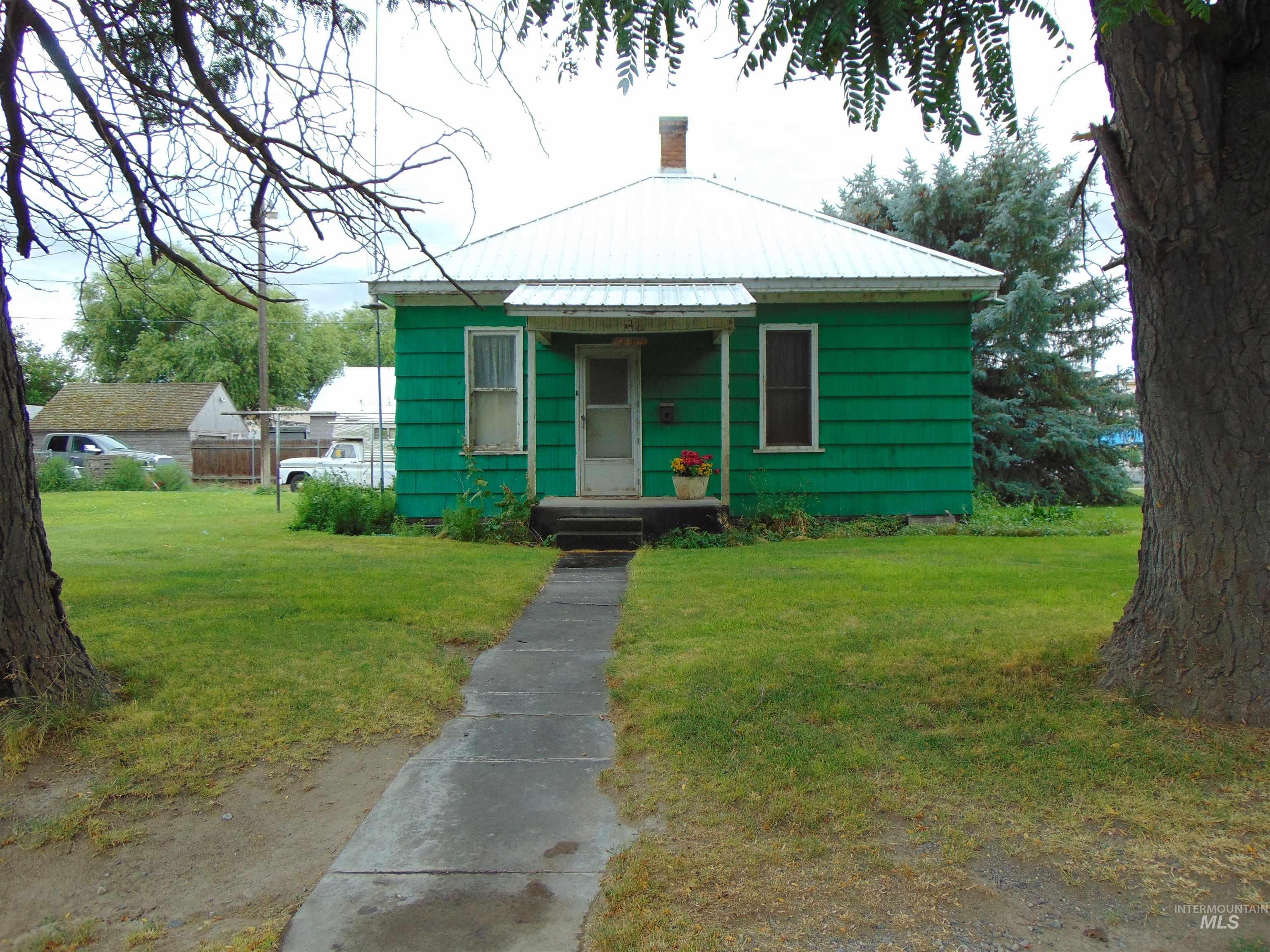 233 Glenn Street Property Photo 1