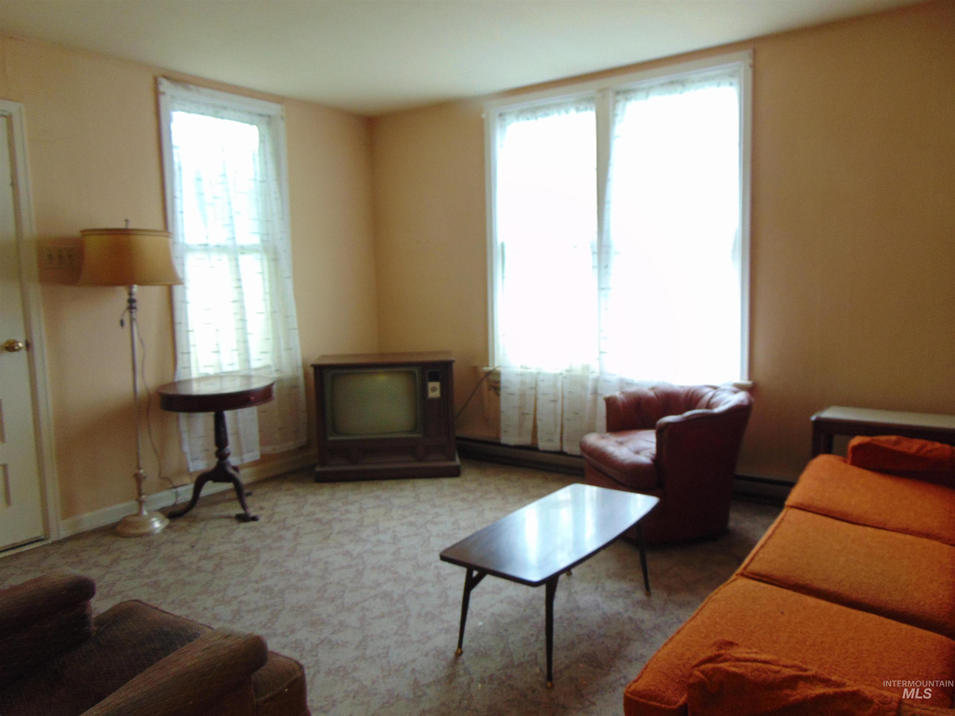 233 Glenn Street Property Photo 2