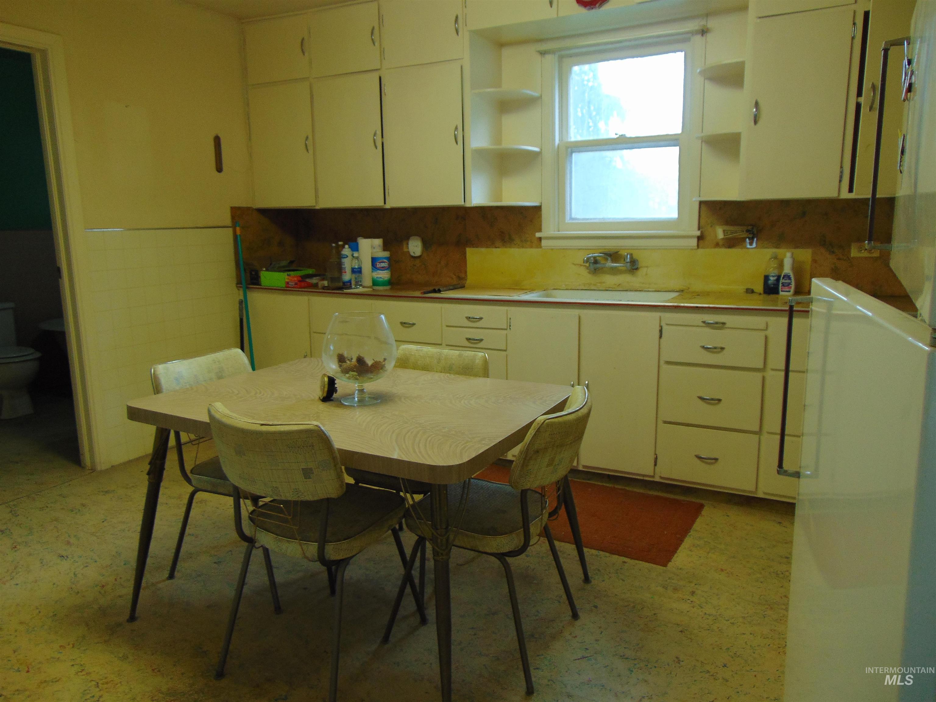 233 Glenn Street Property Photo 3