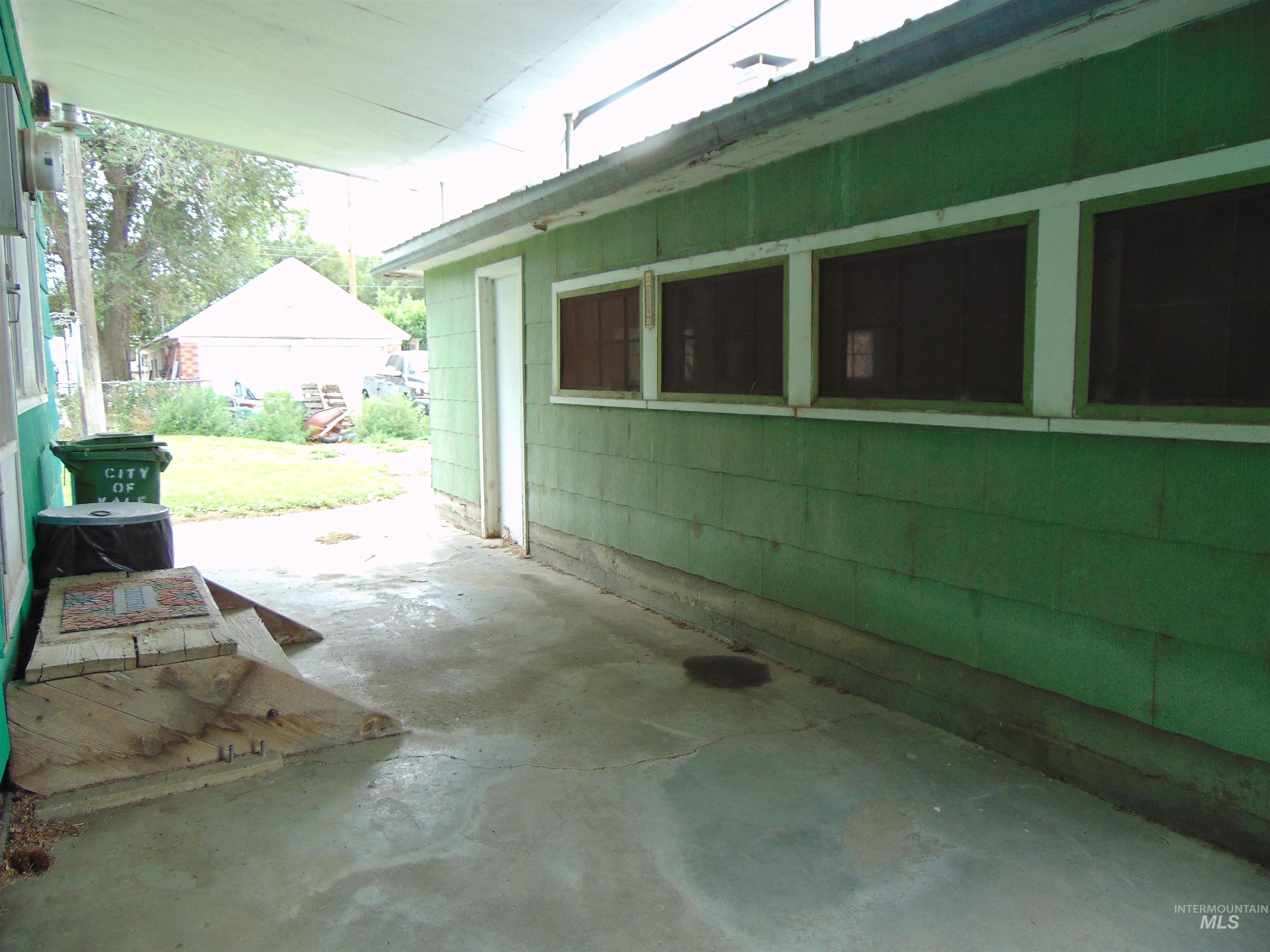 233 Glenn Street Property Photo 9