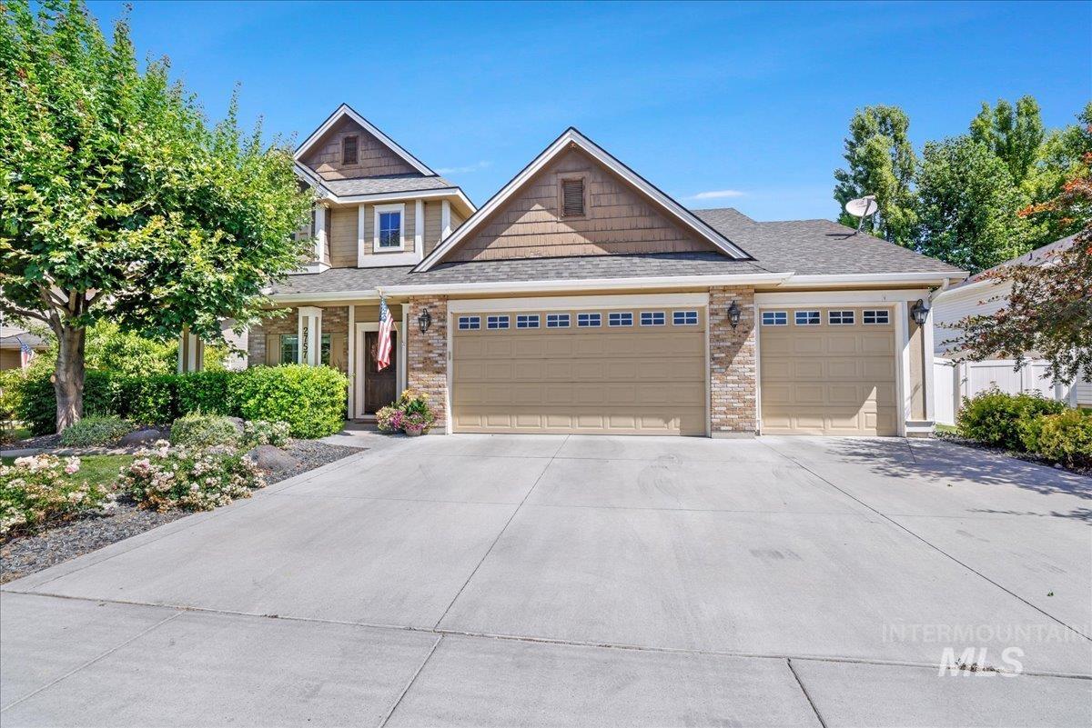 2757 Carriage Way Property Photo 2