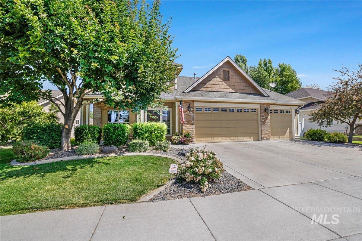 2757 Carriage Way Property Photo 3