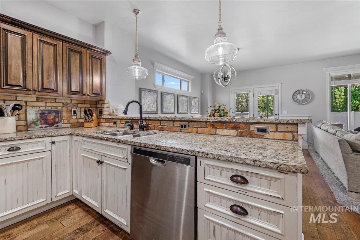 2757 Carriage Way Property Photo 16