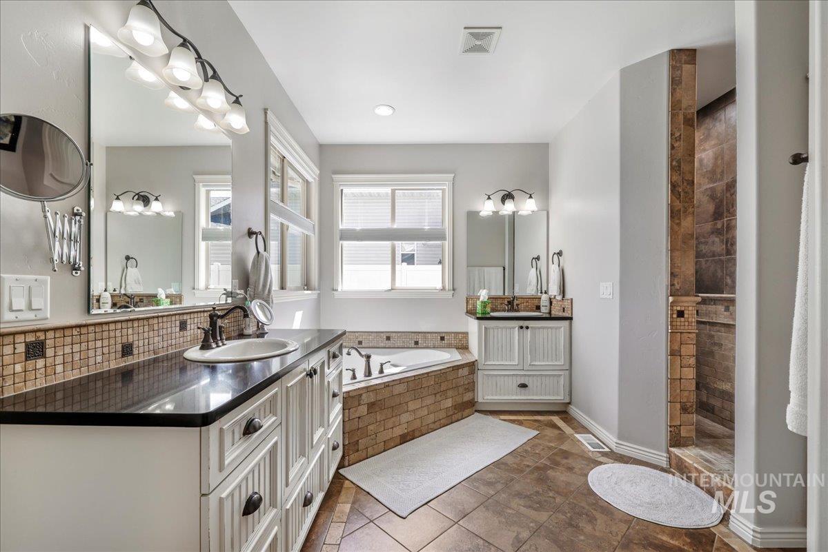 2757 Carriage Way Property Photo 24