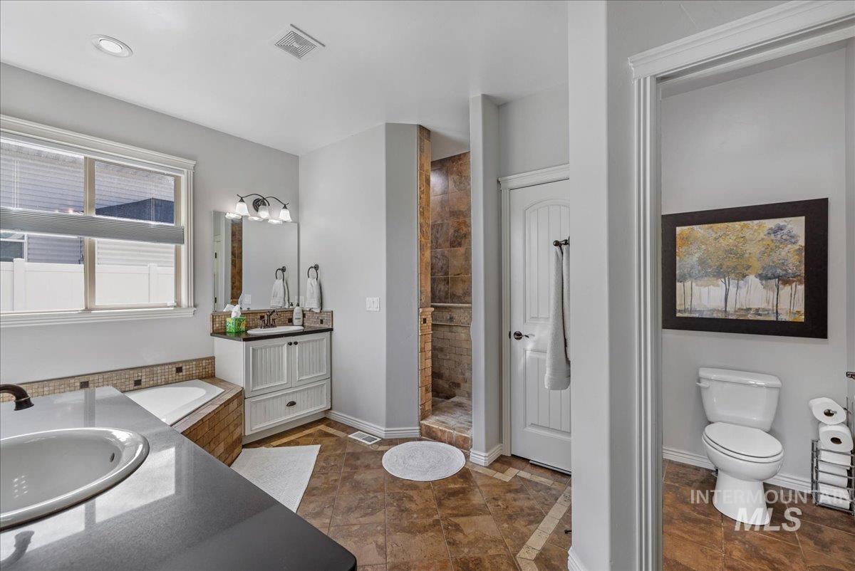 2757 Carriage Way Property Photo 25