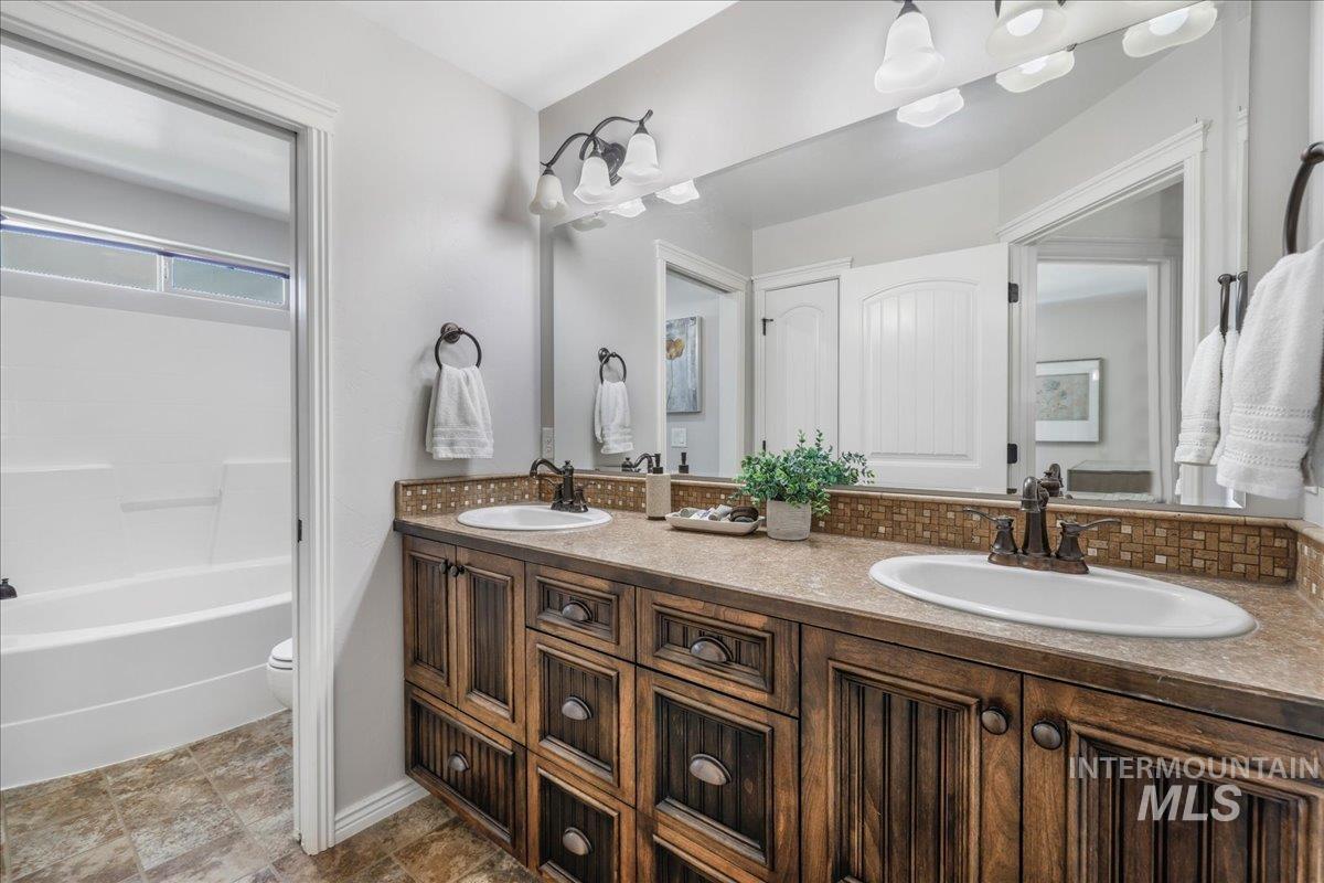 2757 Carriage Way Property Photo 34