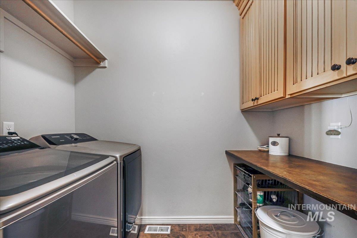 2757 Carriage Way Property Photo 40