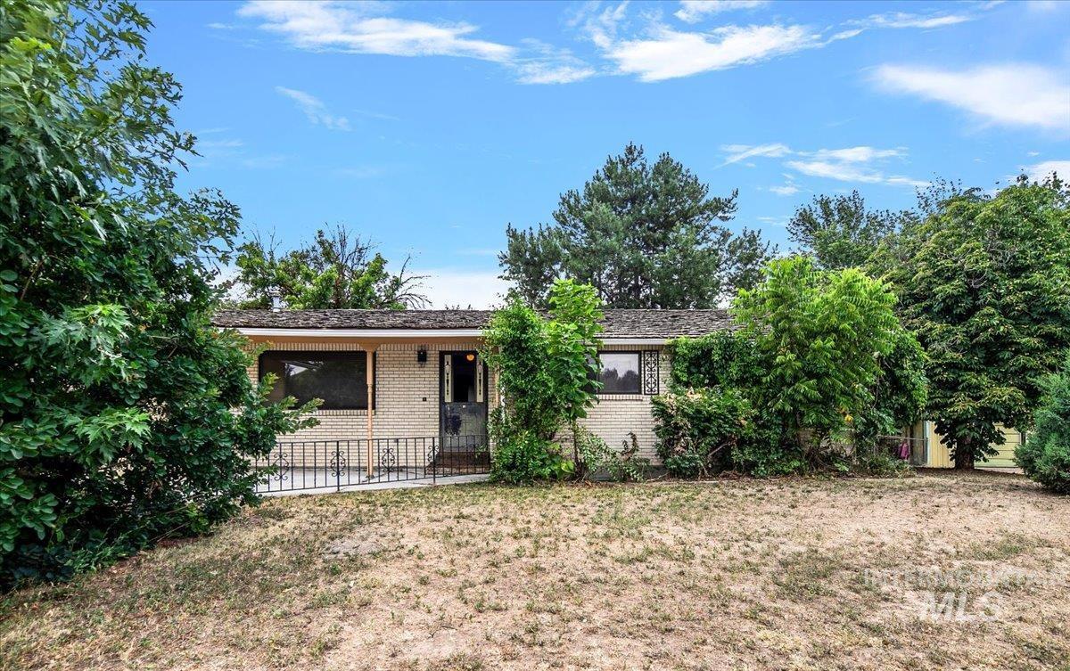 3621 N Cloverdale Rd Property Photo 1