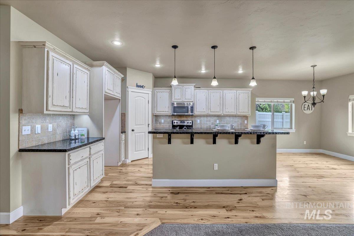 2137 Settlers Ln Property Photo 3