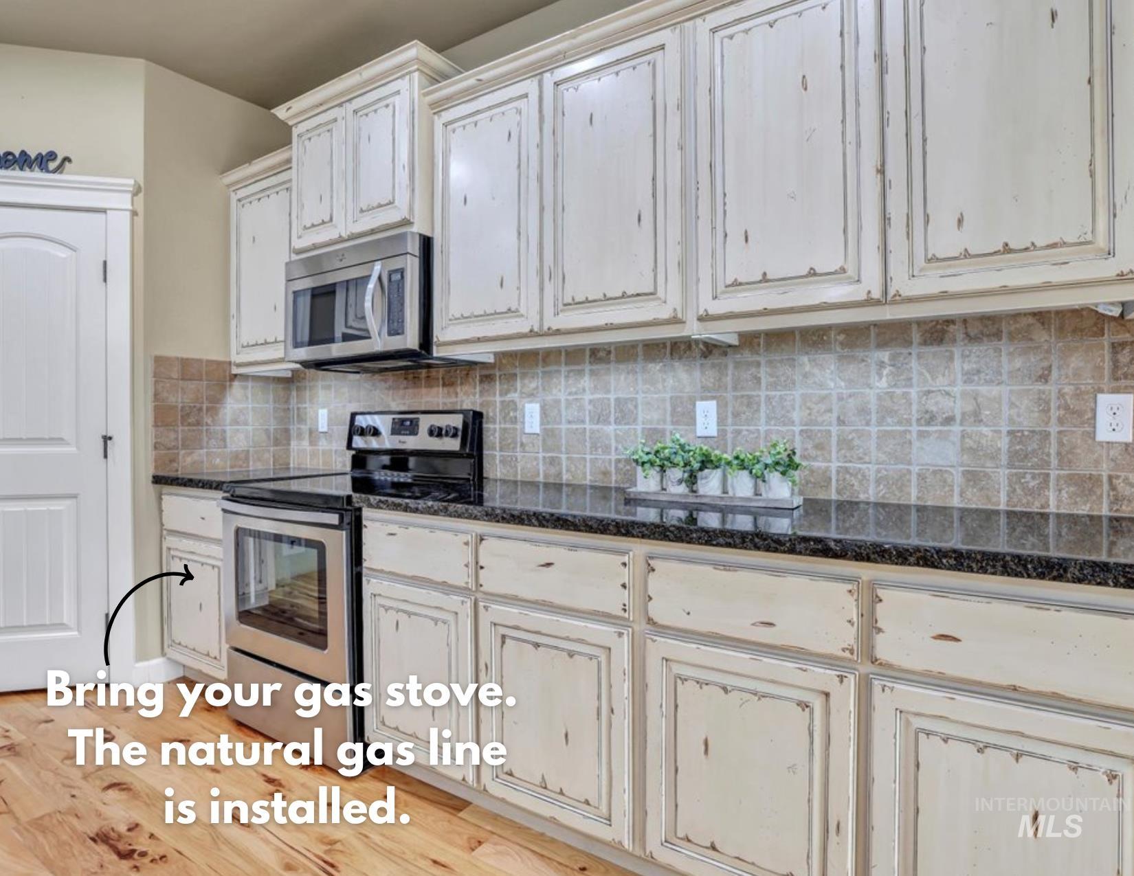 2137 Settlers Ln Property Photo 6