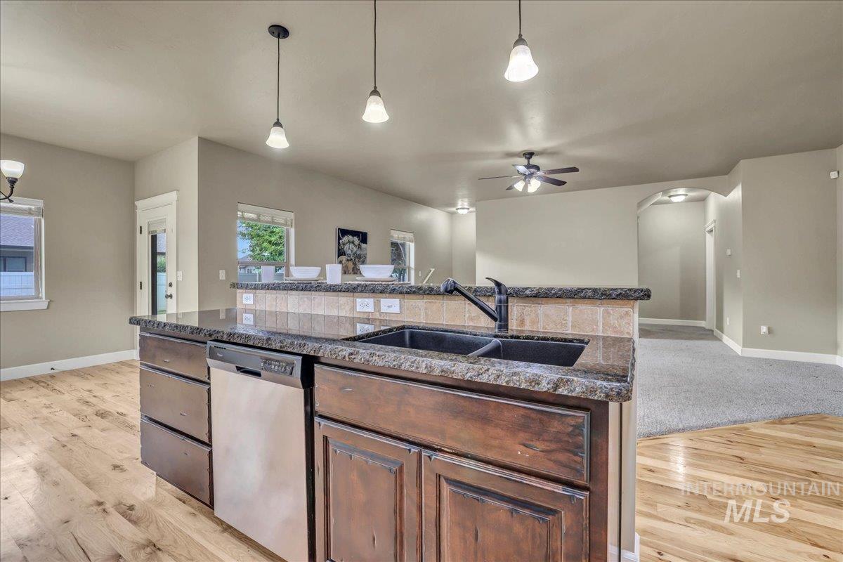 2137 Settlers Ln Property Photo 7