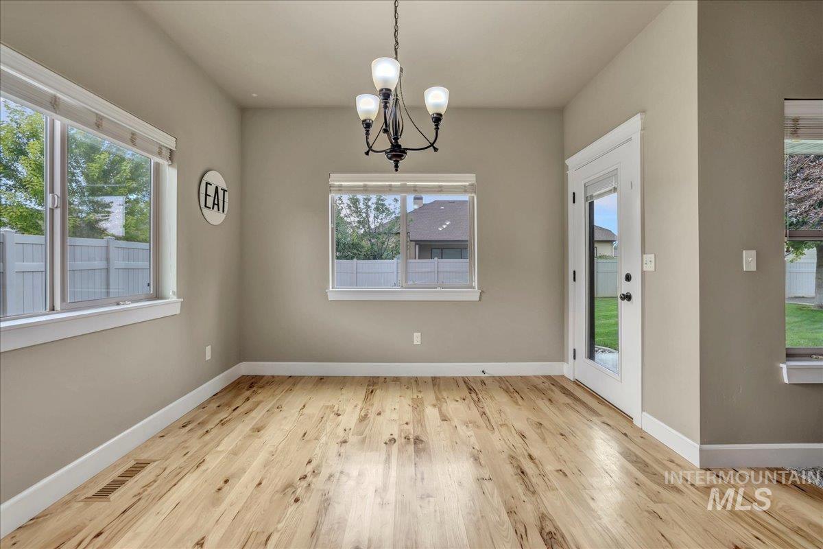 2137 Settlers Ln Property Photo 8