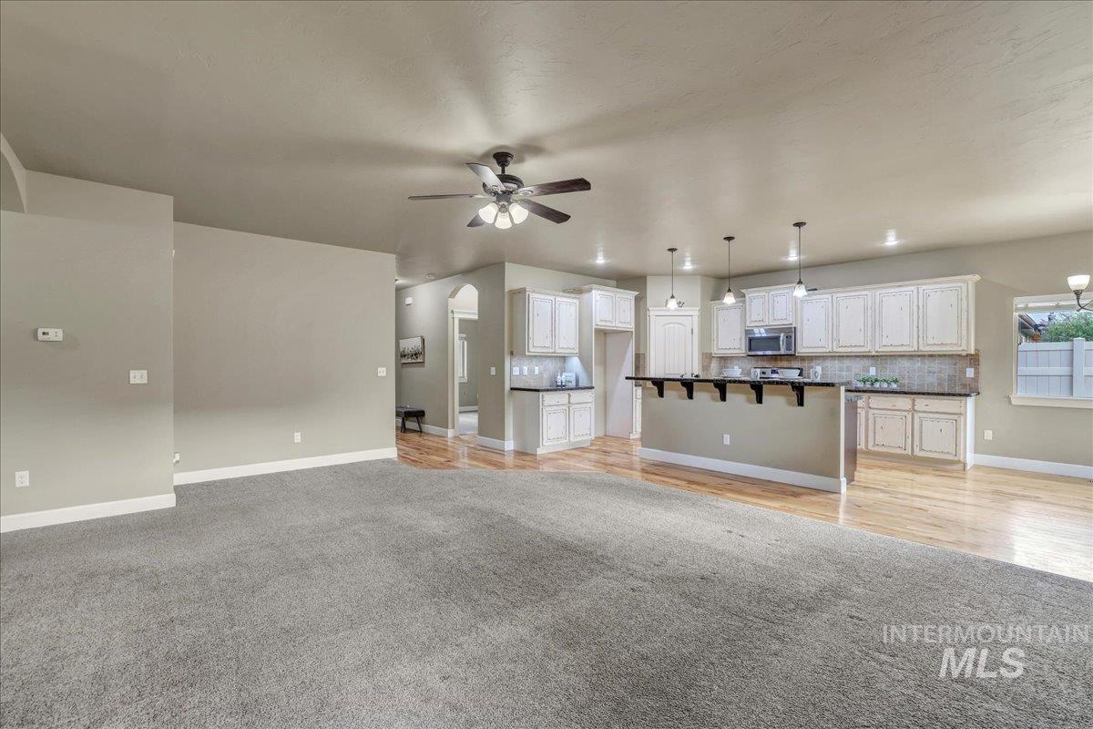 2137 Settlers Ln Property Photo 9