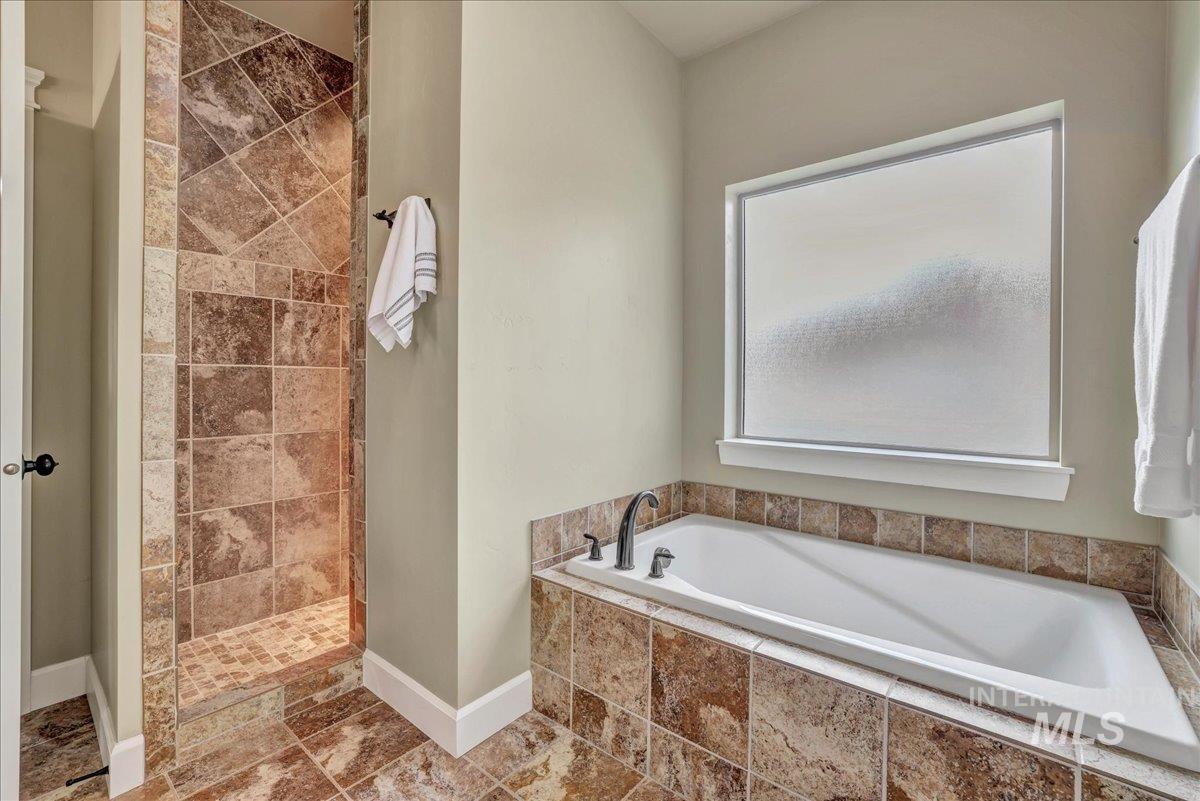 2137 Settlers Ln Property Photo 16