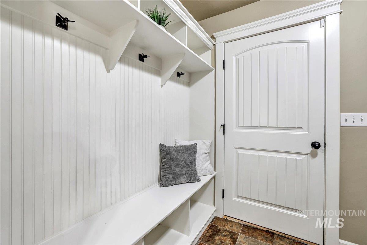 2137 Settlers Ln Property Photo 32