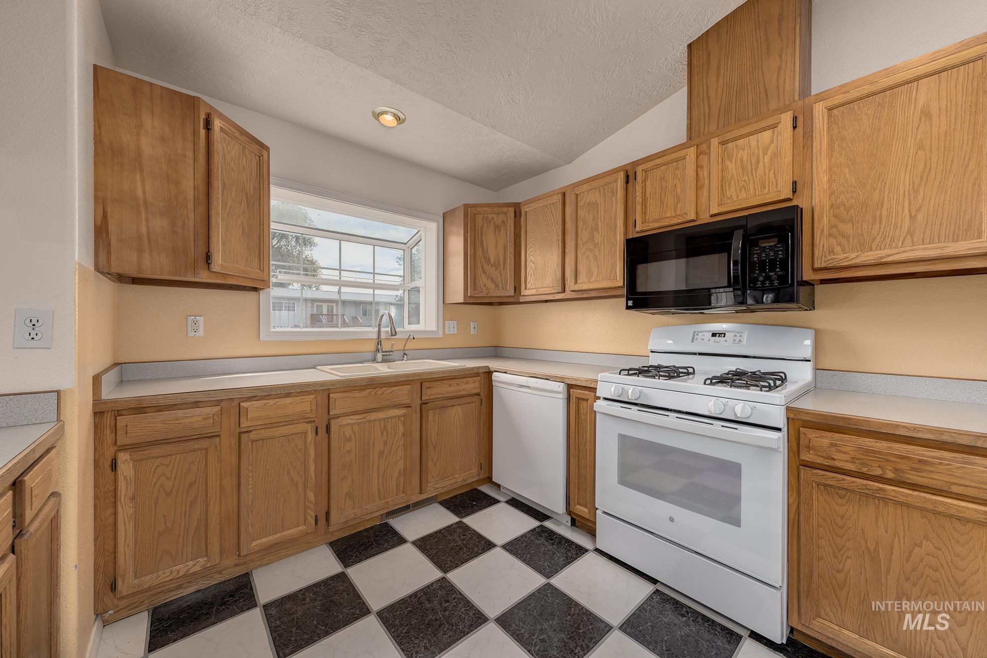 803 Ehrgood Ave Property Photo 15