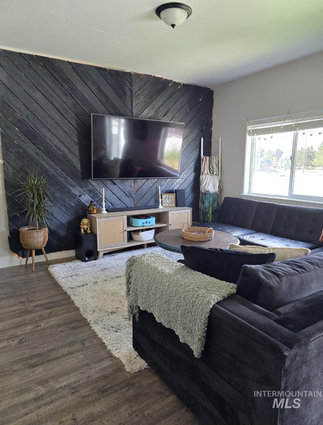 900 E 20th Property Photo 5