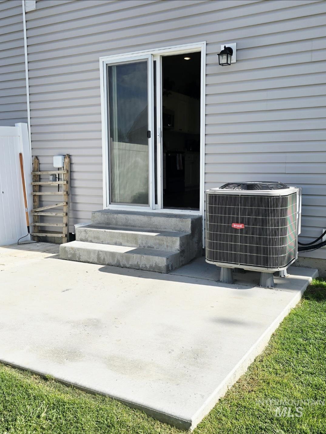 900 E 20th Property Photo 22