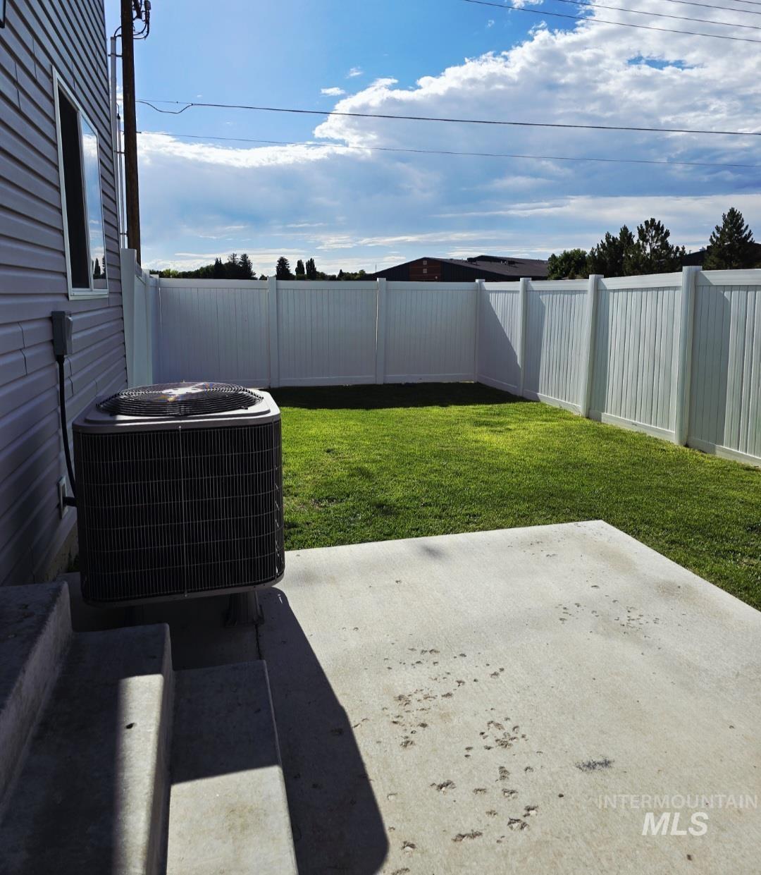 900 E 20th Property Photo 24