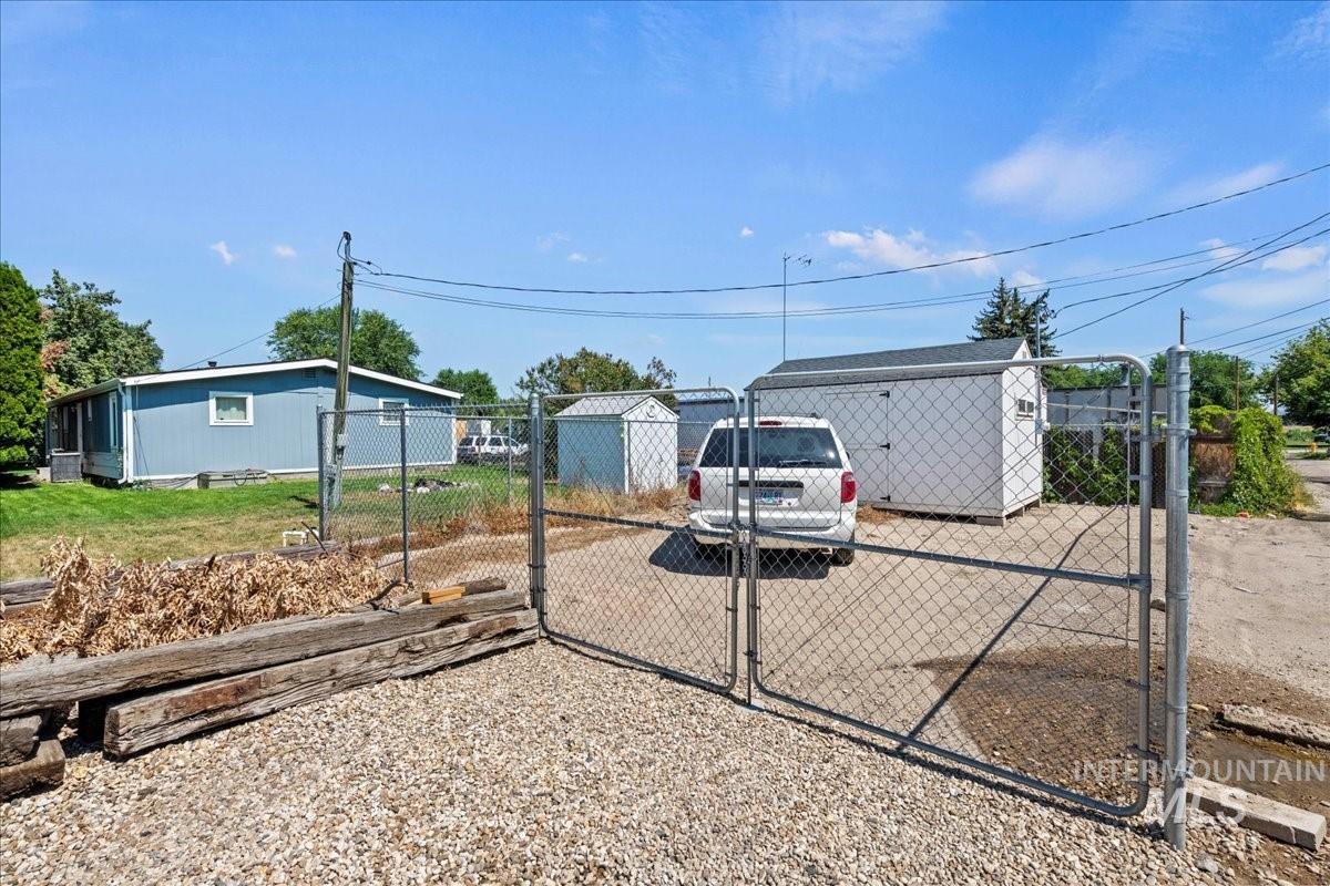 912 4th Ave N Property Photo 2