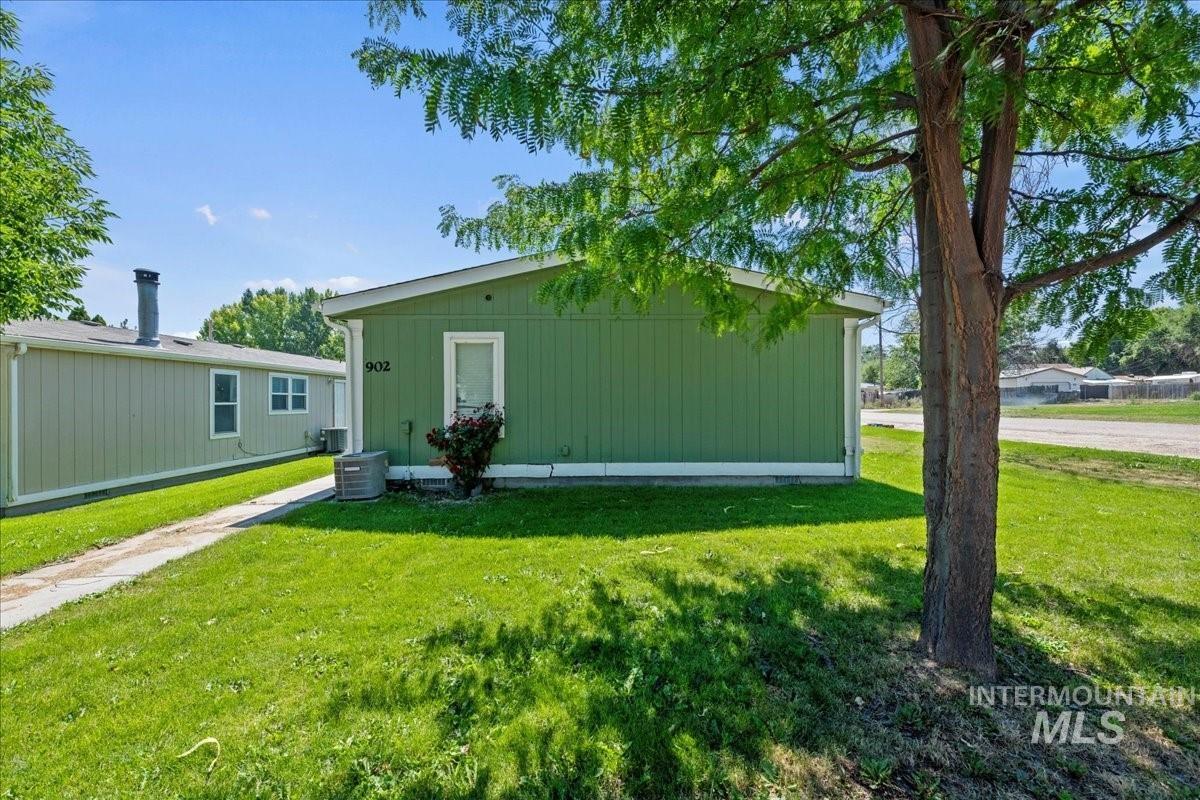 912 4th Ave N Property Photo 9