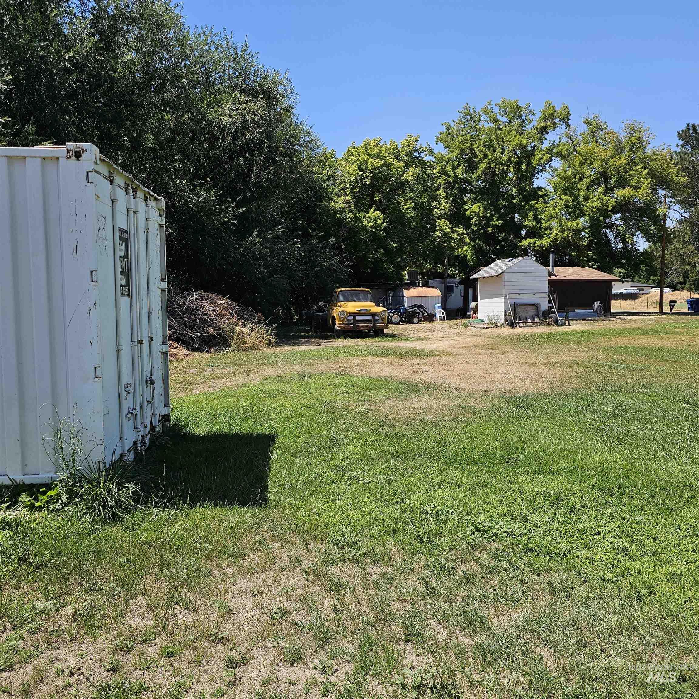 2141 E Syringa Property Photo 5