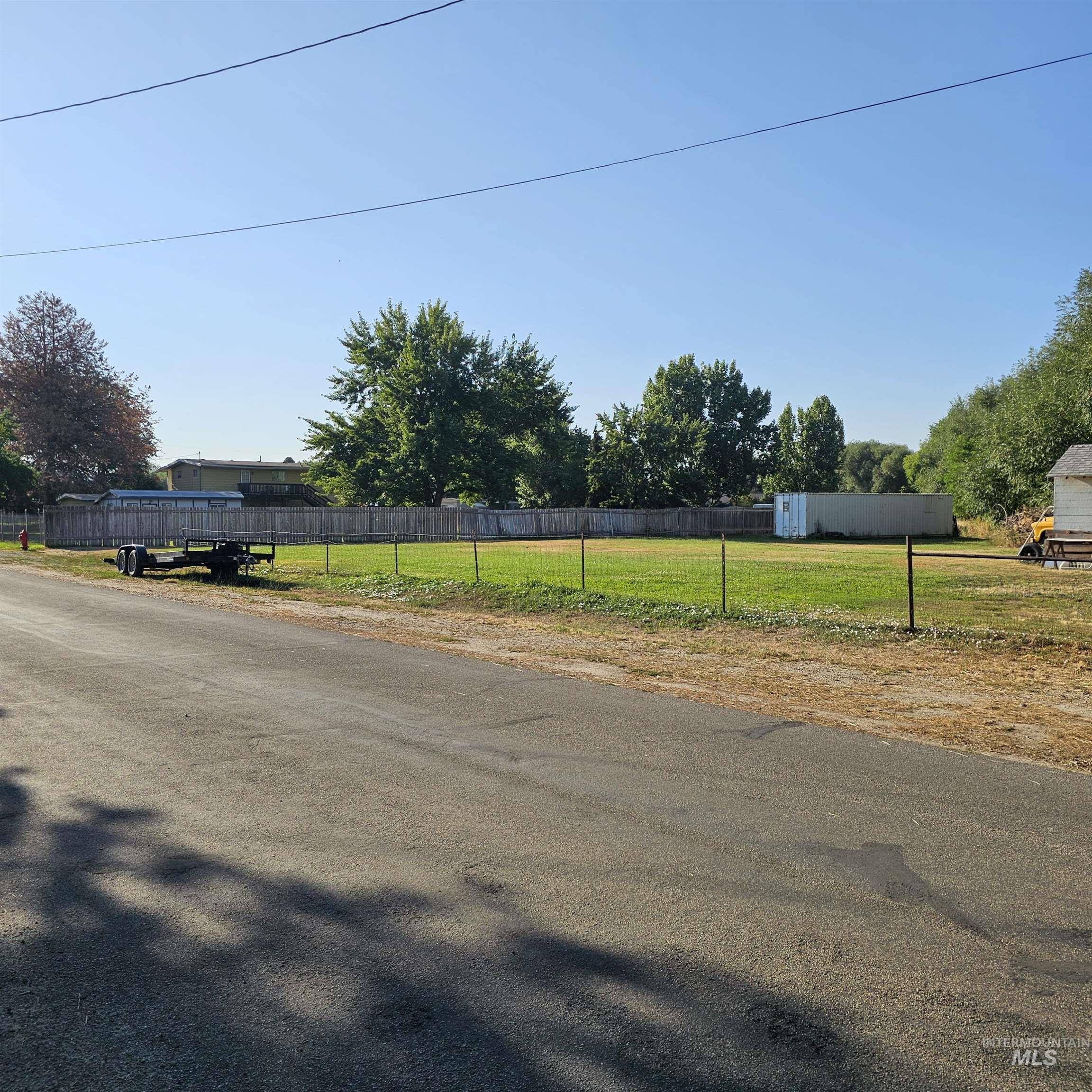 2141 E Syringa Property Photo 6