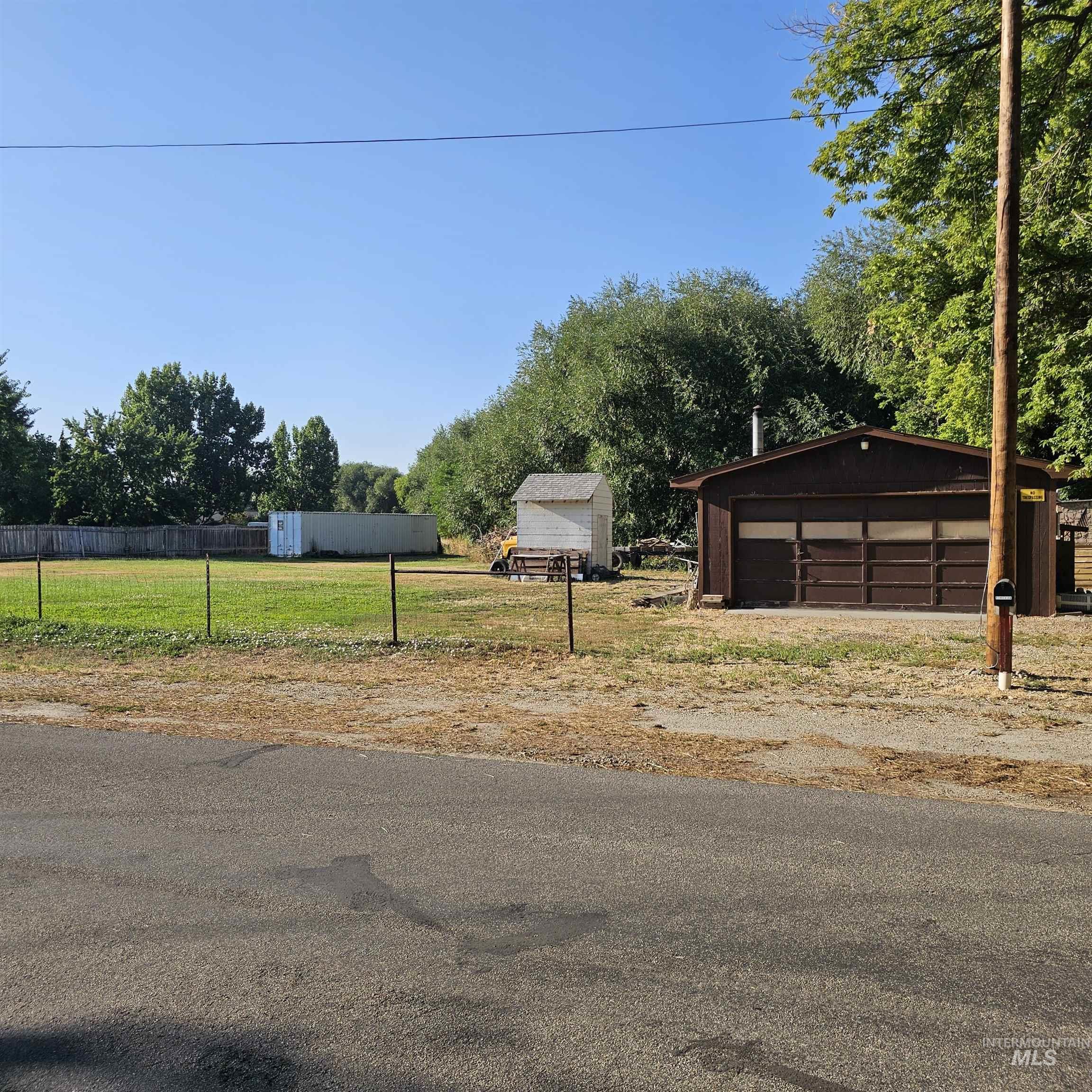 2141 E Syringa Property Photo 10