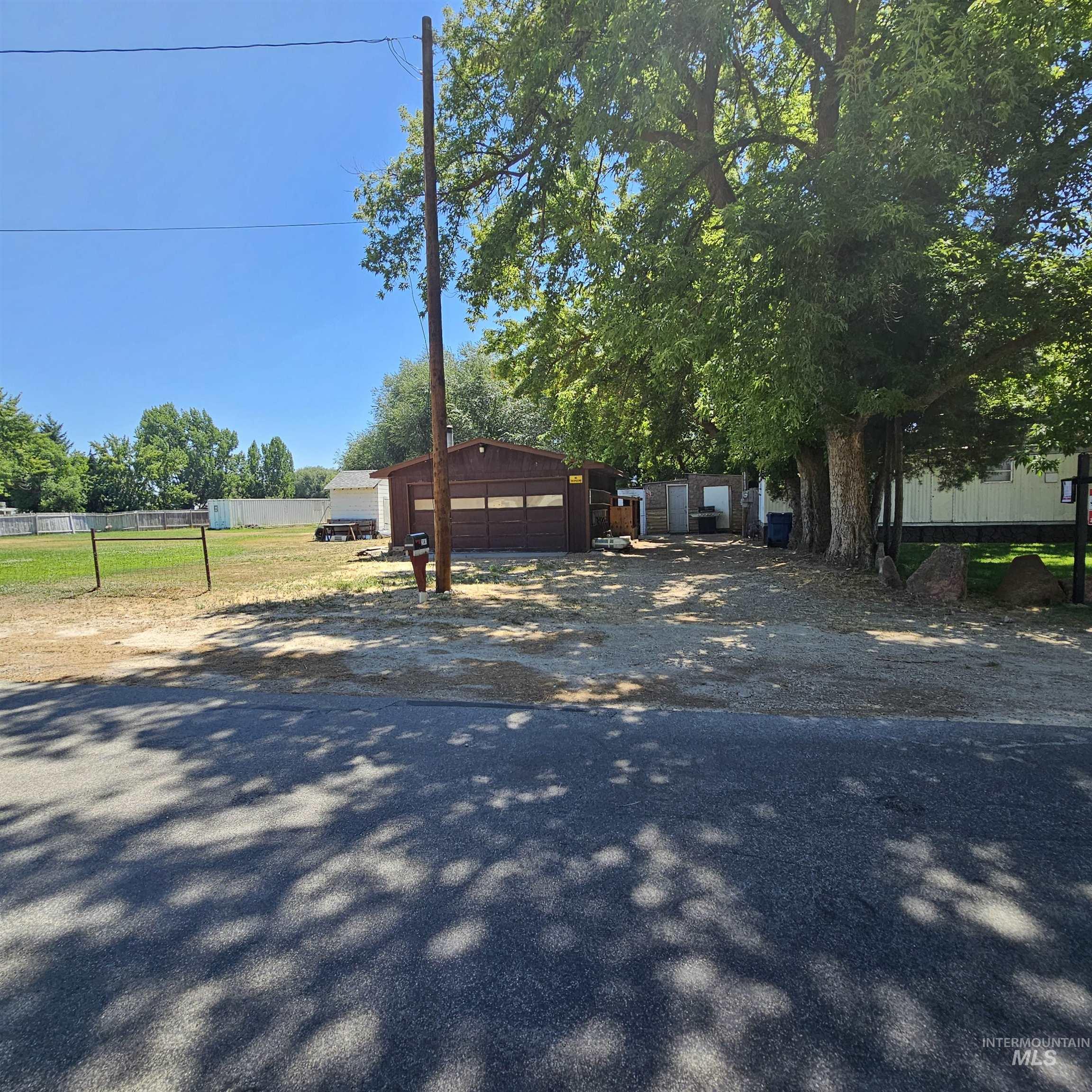 2141 E Syringa Property Photo 12