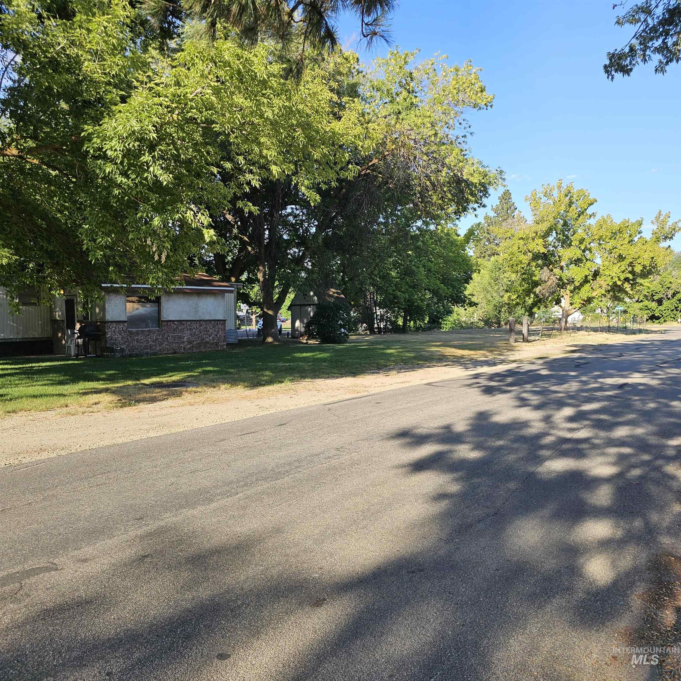 2141 E Syringa Property Photo 13