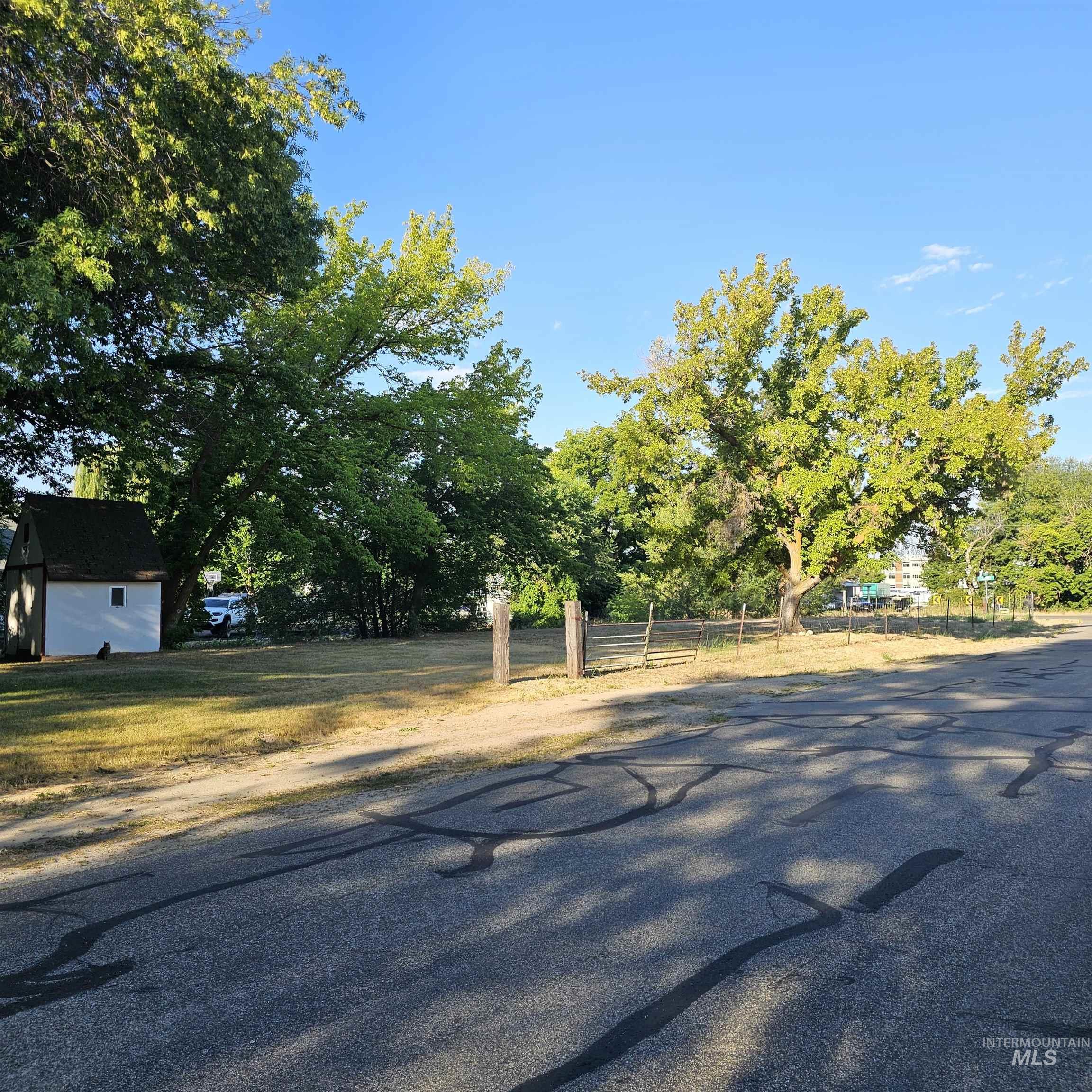 2141 E Syringa Property Photo 14