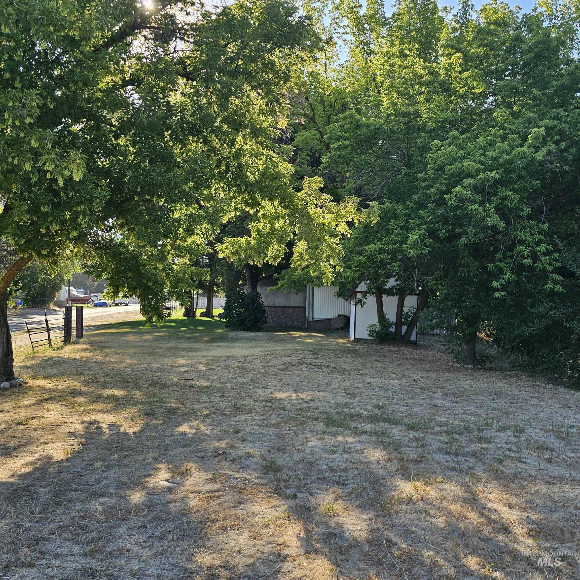 2141 E Syringa Property Photo 15