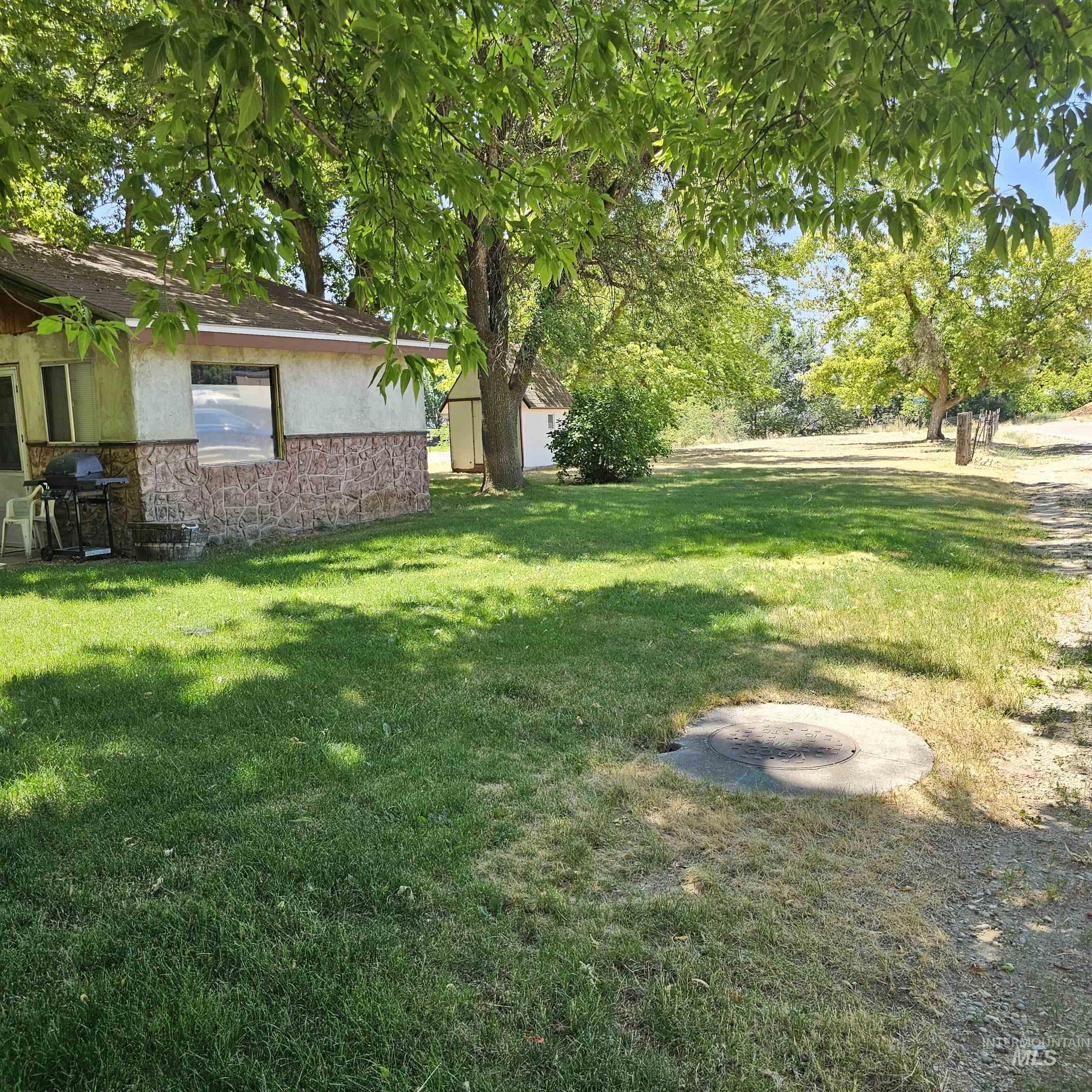 2141 E Syringa Property Photo 16