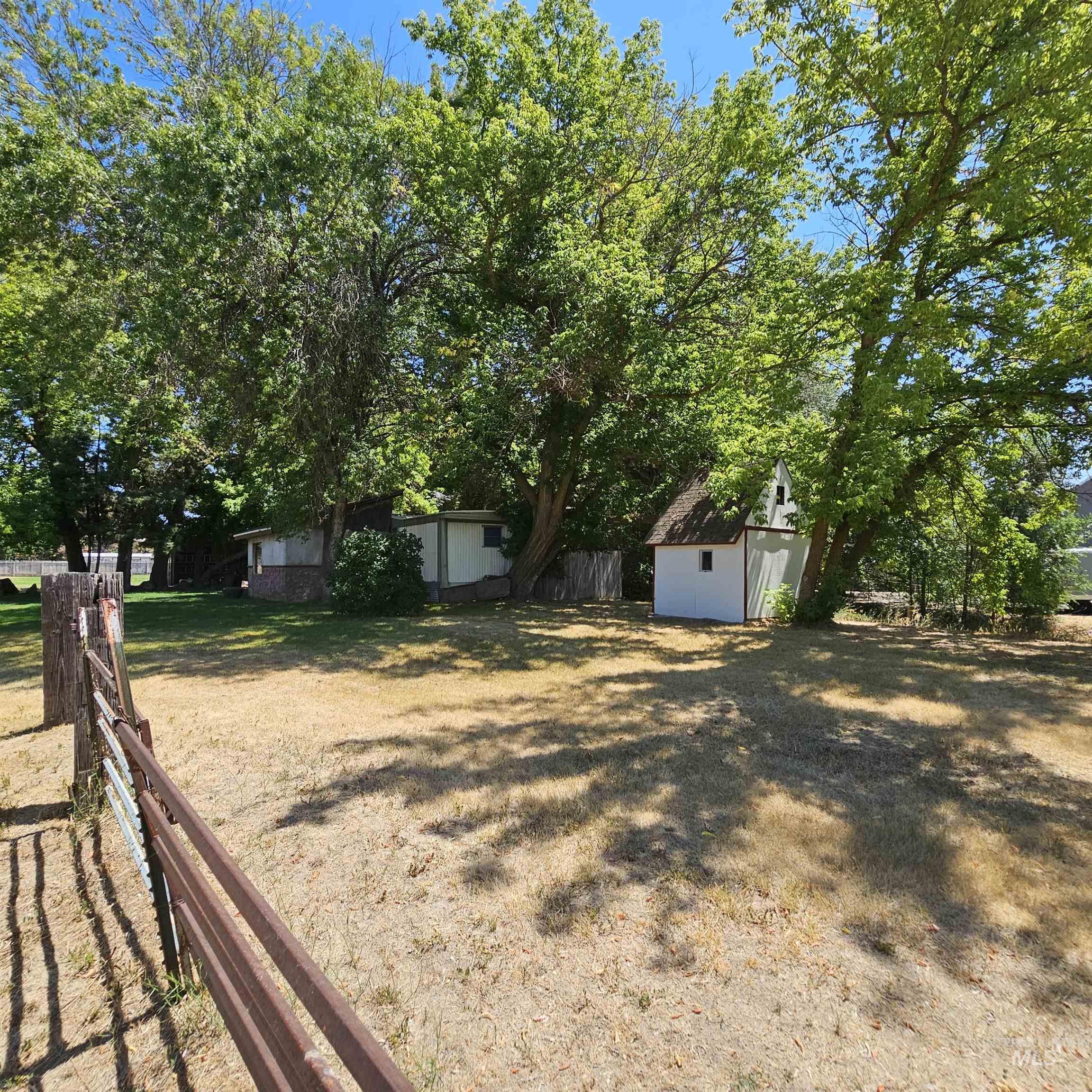 2141 E Syringa Property Photo 19