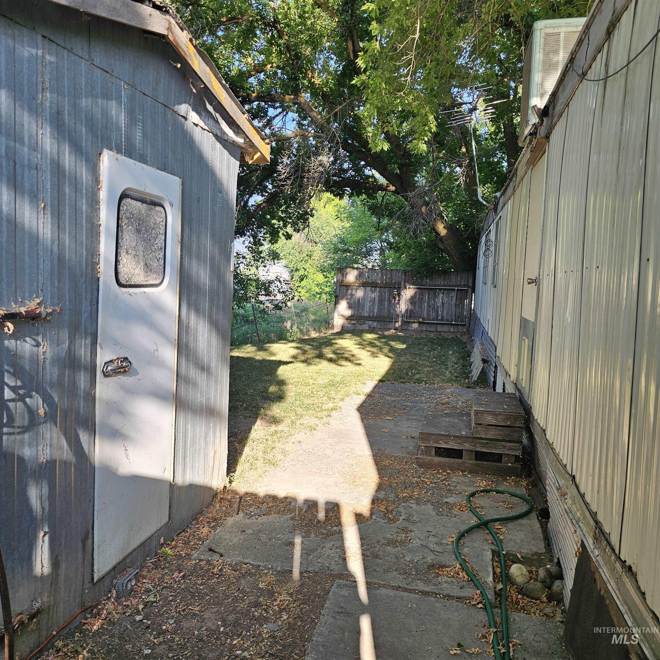 2141 E Syringa Property Photo 24