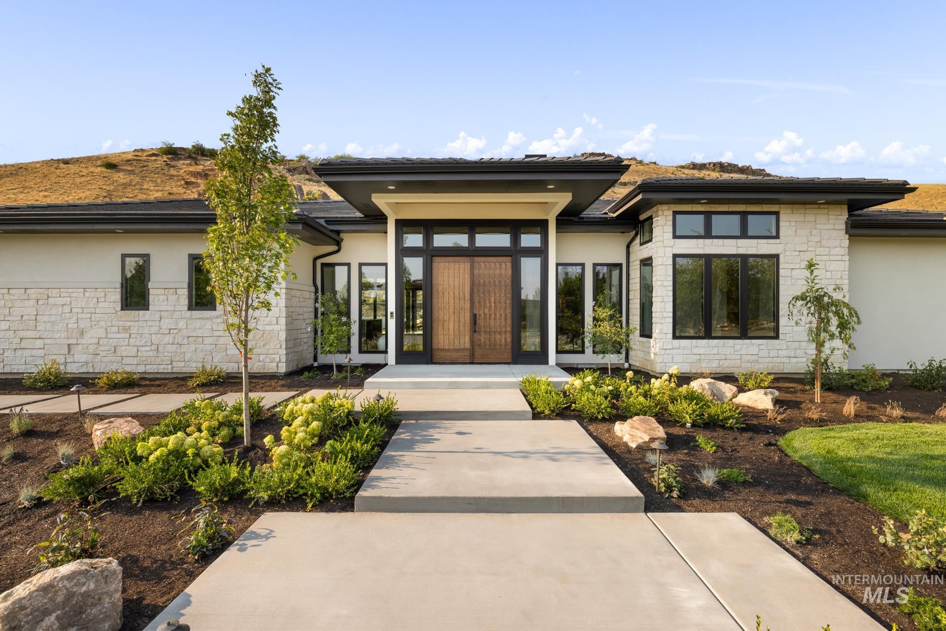 243 N Burgundy Rose Lane